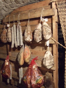 "Parma (Italy), aging meat", Author: Scott Brenner, (c): CC2.0